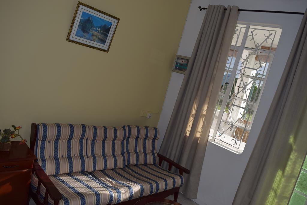 Mauri Holidays 'Budgeted Apartment' La Gaulette Chambre photo