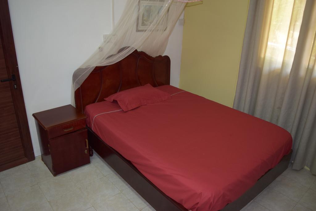 Mauri Holidays 'Budgeted Apartment' La Gaulette Chambre photo