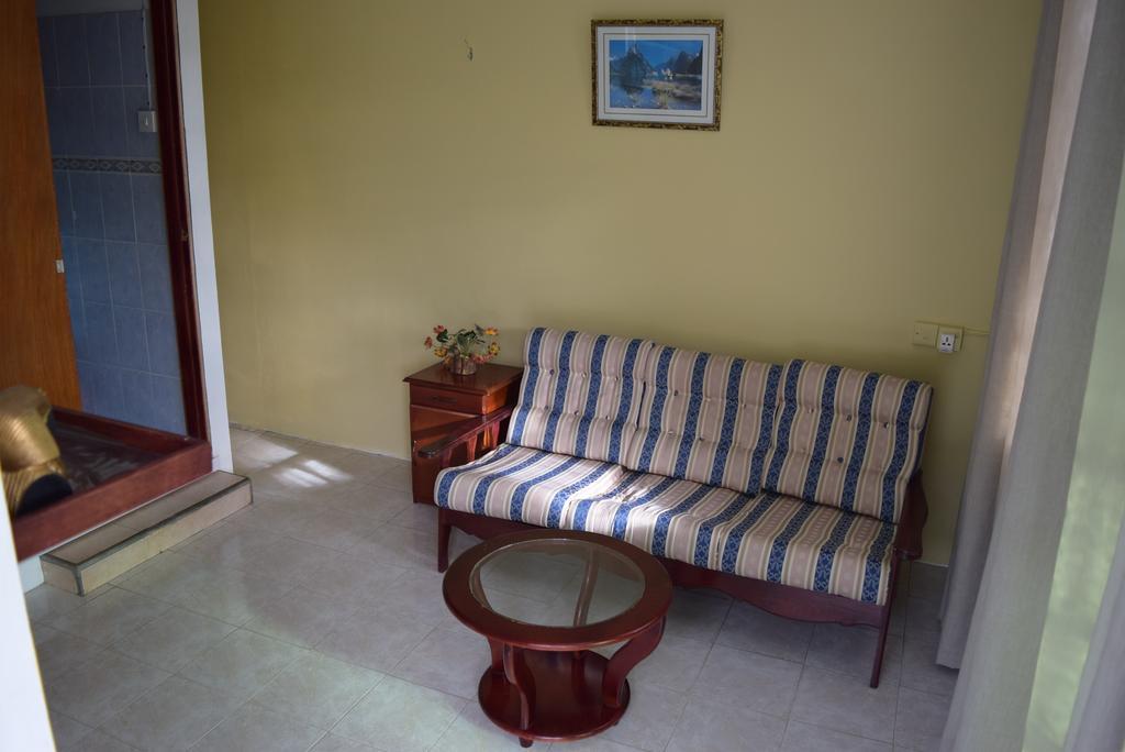 Mauri Holidays 'Budgeted Apartment' La Gaulette Chambre photo