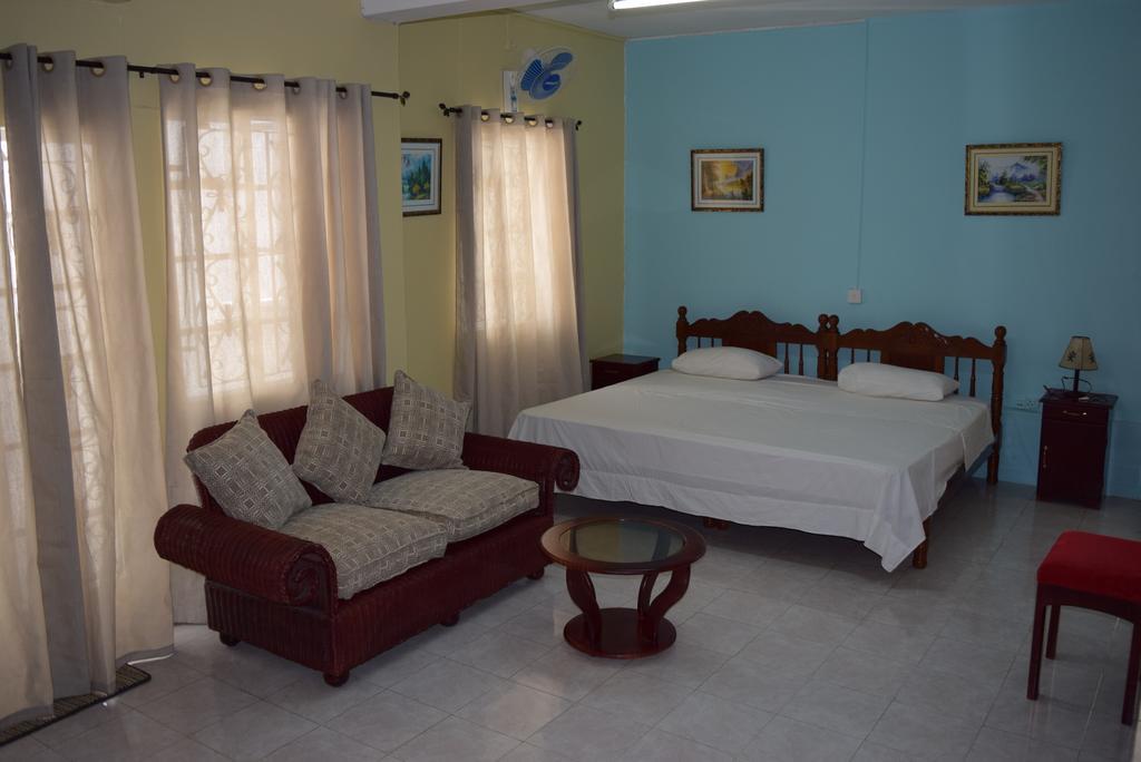 Mauri Holidays 'Budgeted Apartment' La Gaulette Chambre photo